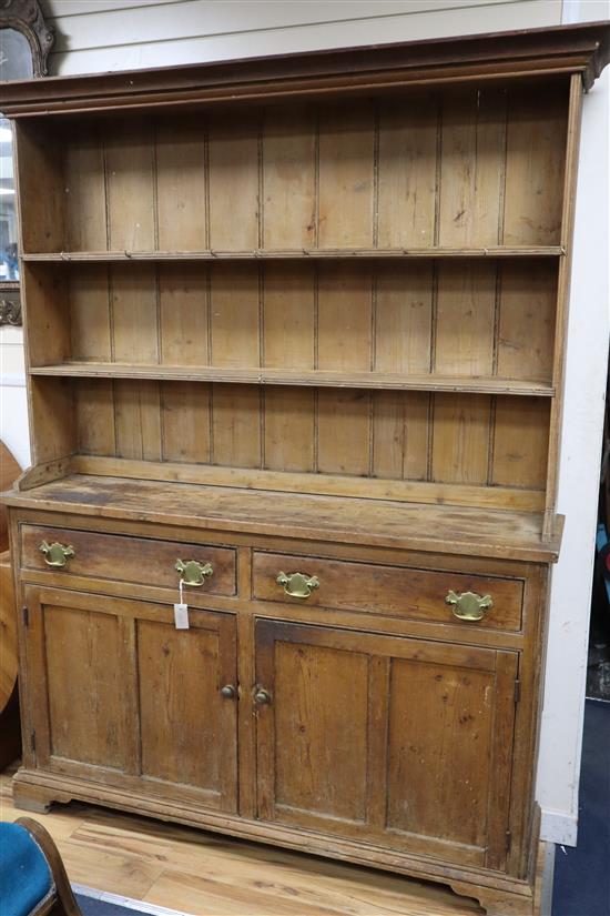 An 18th century Irish pine dresser W.165cm